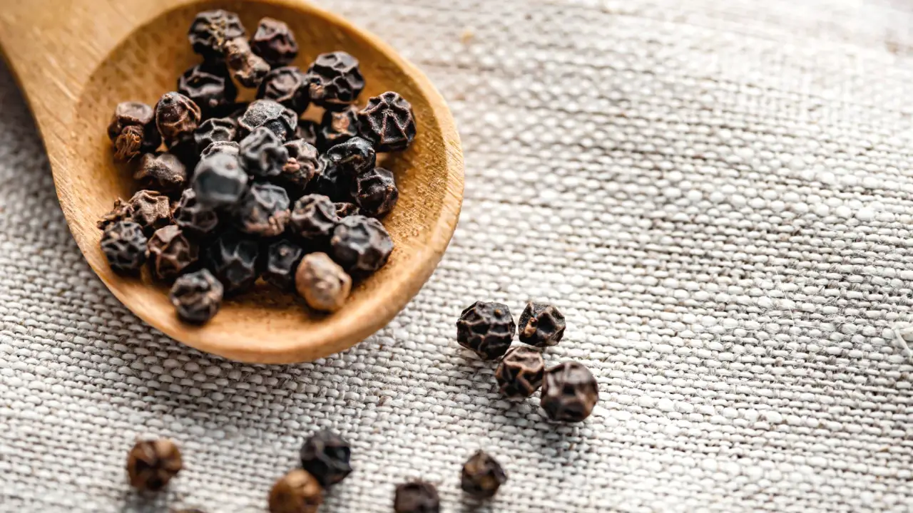 Whole Black Peppercorns is the Best Ingredient for Health and Flavor!